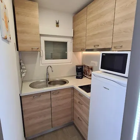 Apartment Apartman Marko - 100M To The Beach Vir
