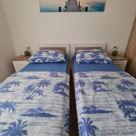 Apartman Marko - 100M To The Beach Апартаменты Вир